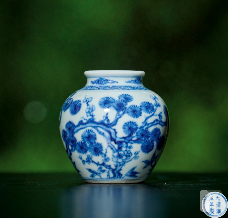 清雍正 青花岁寒三友图小太白罐